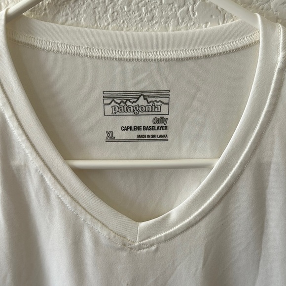 Patagonia Women’s Capilene Base Layer White V-Neck T-Shirt Size XL - Picture 2 of 4